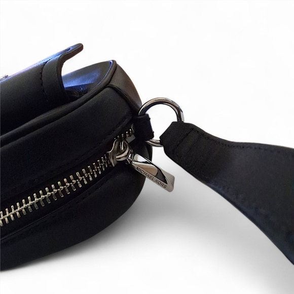 Michael Kors Manhattan Camera Crossbody - Picture 9 of 12